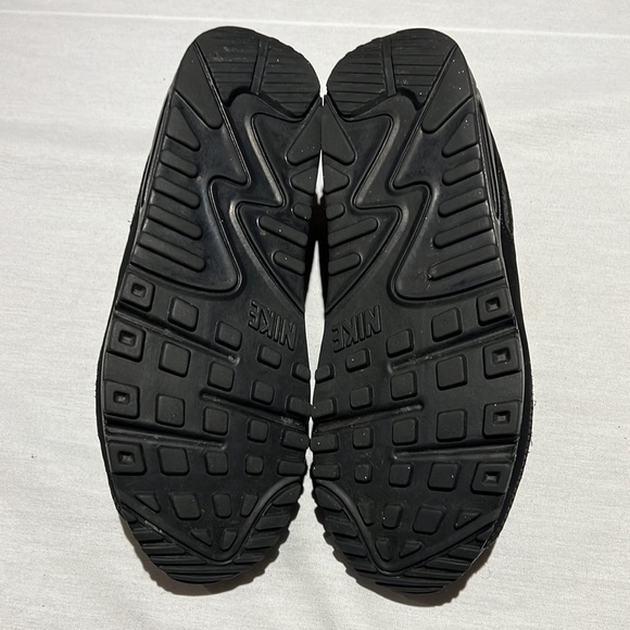 All Black Sneaker Athletic Shoes Men’s Size 9 - Picture 12 of 15